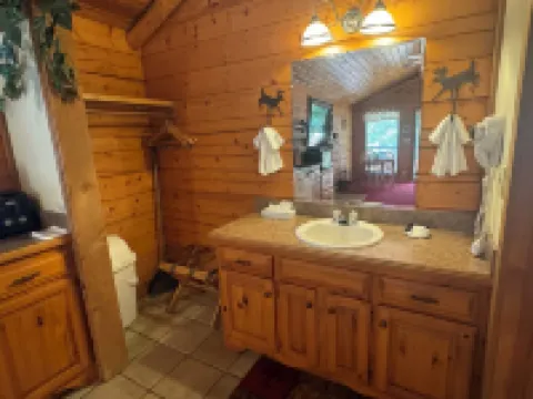 Morning Star ROMANTIC Log Cabin in the woods. Hot Tub & Wood Burning Fire Place.