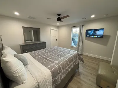 Brand New Guest Suit!  3BR, 2BA.  Pool, Theatre Room,  Hot Tub!