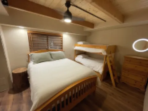 Vacation Family Home. 180 View of Beautiful Lake Chelan. Private Backyard.