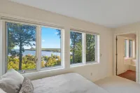 Stunning 5-bedroom, 4.5-bath Bluff home with Spectacular, Panoramic Bay Views