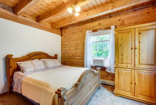 Heart of Lincoln - Modern Log Cabin, Steps from Main St, Mountain Fun,& Dining