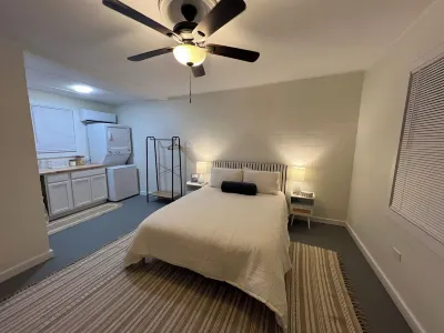 Stylish and Simplistic 1-Bedroom, 2-bathroom apartment at Locklairs Landing.