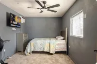 Spacious 5-bedroom house in marvelous Phoenix with AC, WiFi 알람브라 호텔