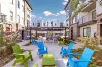 Modern Suite with Shared Amenities - Stylish Private Retreat