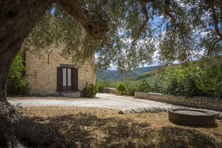 Masseria Fortificata Lo Zafferaneto