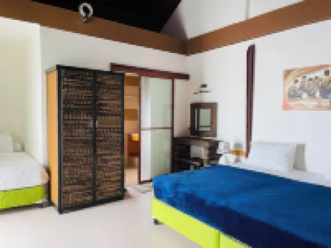 Long Beach Laamu Hotels in Gan
