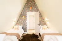 A-Frame, HotTub, FirePit, Pergola, UFO Playscape, MiniAFrame ADU