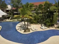 Family Room in Coronado Luxury Club & Suites - parking