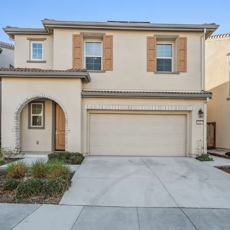 Modern Family-Friendly Home, Napa, Wine Country, Private Backyard, Fire Pit