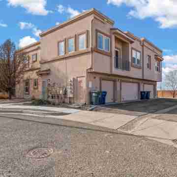 2-bedroom condo with view of the Jemez Mountains Hotel Exterior