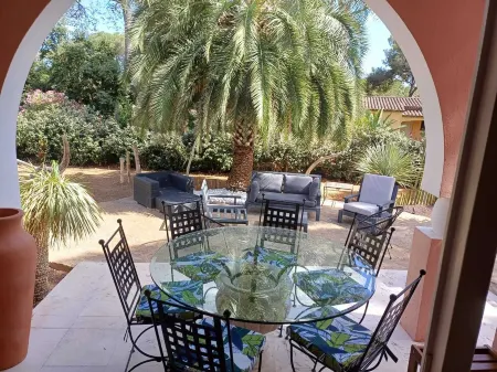 Villa Idéalement Située à Moins de 300 m de la Plage