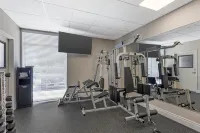 Best Western Plus Travel Hotel Toronto Airport - С тренажерным залом