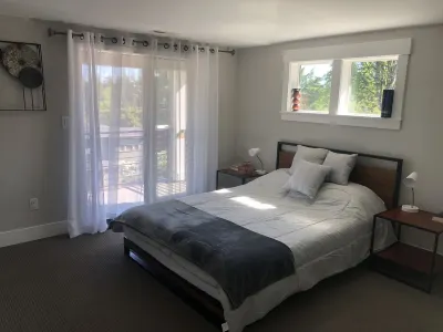 Modern, new and close to lake Hotels near Kruse Village