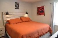 The Perfect Spot: 2-Bedroom Apt - Centrally located in fabulous Enterprise!