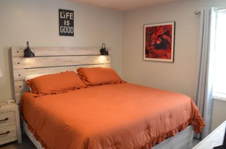 The Perfect Spot: 2-Bedroom Apt - Centrally located in fabulous Enterprise!