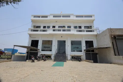 Sapphire Hotel & Banquet