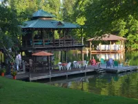 Cozy Cabin,Sandy Beach,Fantastic Dock W/ 50' TV & Boat Launch Hotels in Tallapoosa County