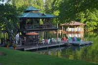 Cozy Cabin,Sandy Beach,Fantastic Dock W/ 50' TV & Boat Launch