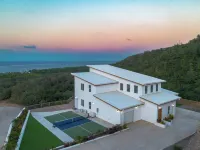 NEW! Lux Remote Escape w/ Concierge, Pool, Hot Tub, Views, Beach & Water Sports Hotels near Roatan, Honduras