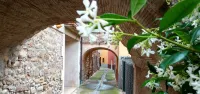 Rural House in Alt Empordà - Can Girmas (full rental) - for 4/6 people Hotels in Navata