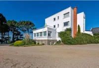 Apartment with stunning sea views and equipped with heated swimming pool