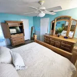 2-bedroom pool house with WiFi, AC in Spring Hill. Minutes from Weeki Wachee Hotels near Weeki Wachee Springs State Park