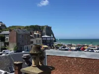 BEAUTIFUL APARTMENT 2 STEPS FROM THE BEACH / NEAR TO THE BEACH! Hotels in Etretat