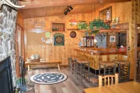 Unique Guesthouse on the Beautiful Gallatin River - Hot Tub w/ Amazing Views!