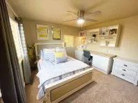 Sandy Pool House, Bar, Hot Tub and Gym, Sleeps 11!