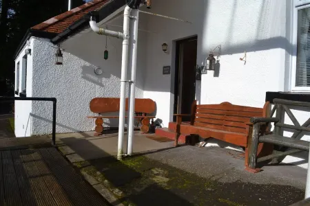 Delightful 3 Bed home overlooking River Echaig and Holy Loch, KIlmun, Dunoon. Отели в г. Данун