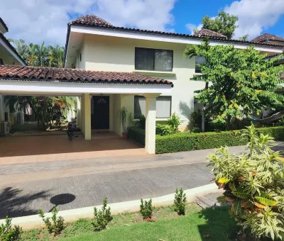 Beach Condo 3 Bed, Coco Beach, 2 Pools & GYM
