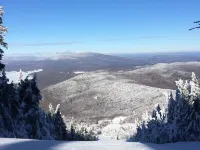 Spacious cozy bedroom with pvt. full bath. Walking distance to Mt Snow ski lifts