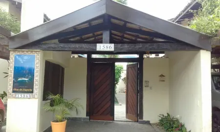 HOUSE IN CONDOMINIUM, BEACHFRONT, ALMOST ON THE SAND, FAMILY, SUPER PROMOTION Отели в г. Juquei