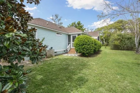 Welcome to Seashells and Sandtraps! The Perfect Oak Island Home w/ Golf Cart!