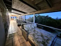 Coconut Beach House: Oceanfront, Beach, Dock, Views, Secluded, Reefs, Generator Hotels in Green Turtle Cay