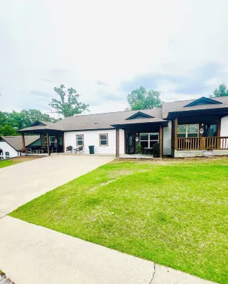 Lakefront Resort Townhome with Swimming Pool and Boat Slips on Site