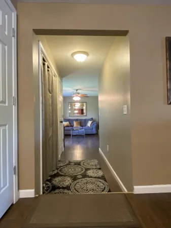 Cozy 7 Bed Home 30min from City sleeps 10 ppl