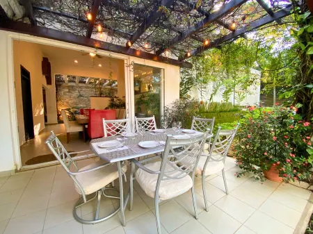 VILLA LAS PALMERA,  ESTANCIA DE SANTO DOMINGO,  MANAGUA, NICARAGUA Отели рядом с достопримечательностью «Metropolitan Cathedral of the Immaculate Conception»