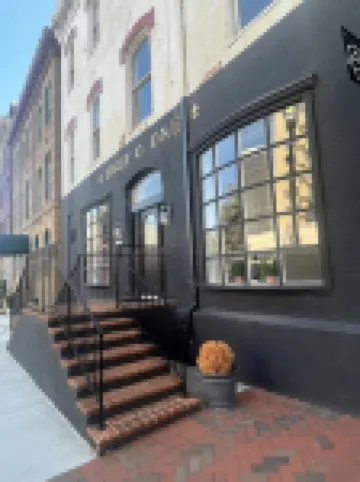 Lovely Historic downtown 2 BR