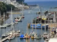 Studio Cosy, feet in the water Hotels in Douarnenez