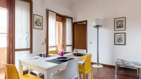 Apartment with view of Lake Garda Отели рядом со станцией Desenzano - Via Gramsci, 13