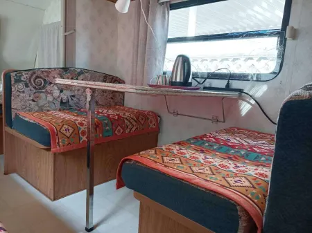 East Burnaby RV trailer, close to amenities Отели рядом с достопримечательностью «Университет Саймона Фрезера»