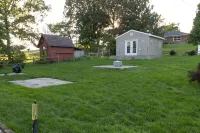 Super cute home located on a dead end street close to Lambeau Field Hotels in Allouez