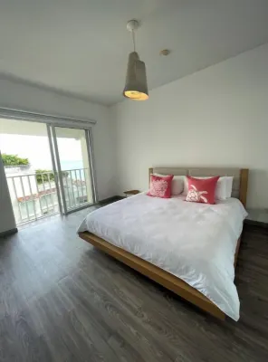 Spacious ocean view 3 bedroom apartment