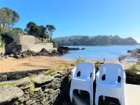 Seaweed Cottage in Fowey overlooking the beach with a garden and a parking space - 4-Star