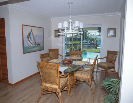 The Admiral's Lodge- newly renovated to state of the art Luxury Отели в г. Пунта-Горда