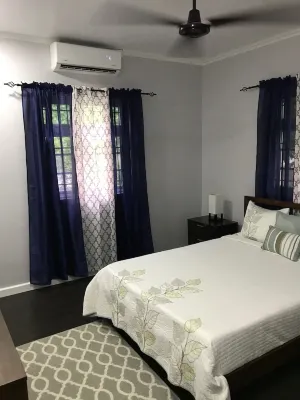 2 Bedroom Suite -Residential area, easy access to everywhere! Homeaway from Home Hotels in der Nähe von Caribbean Cinemas Megaplex 8
