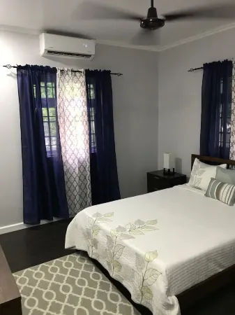 2 Bedroom Suite -Residential area, easy access to everywhere! Homeaway from Home Отели рядом с достопримечательностью «Университет Саутерн Карибы в Сейнт Лусия Кампус»