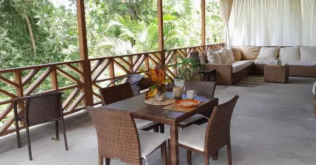 Perfect Peaceful Piece of Paradise! Very Spacious and Relaxing Space. Отели в г. Saint Sylvans