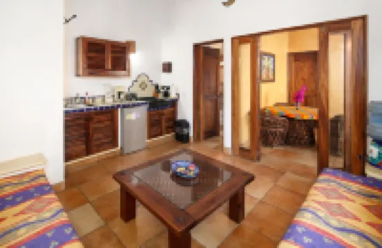 Villas del Rio: 1BR/1BA with dipping pool 1 block from the beach.